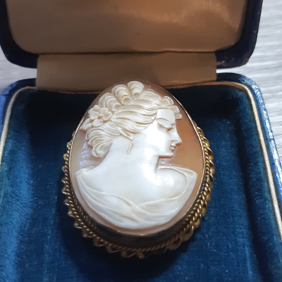 Vintage Gold Filled Cameo Brooch